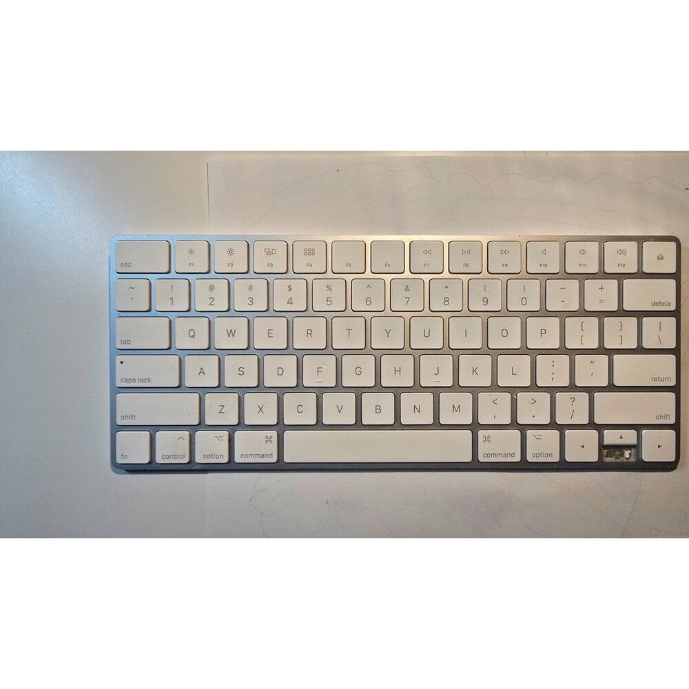 Apple Magic Keyboard 2‎ (A1644) – Silver – Tested & Working (Missing Key)